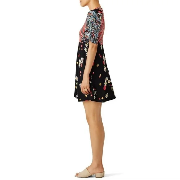 free people black floral mini dress Free People Black Floral Mini Dress with Open Back and Lace Details (4)